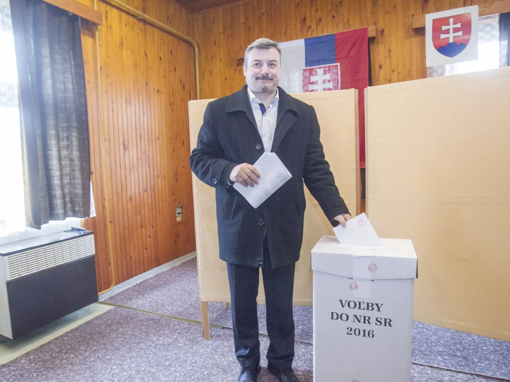József Berényi počas volieb 2016.