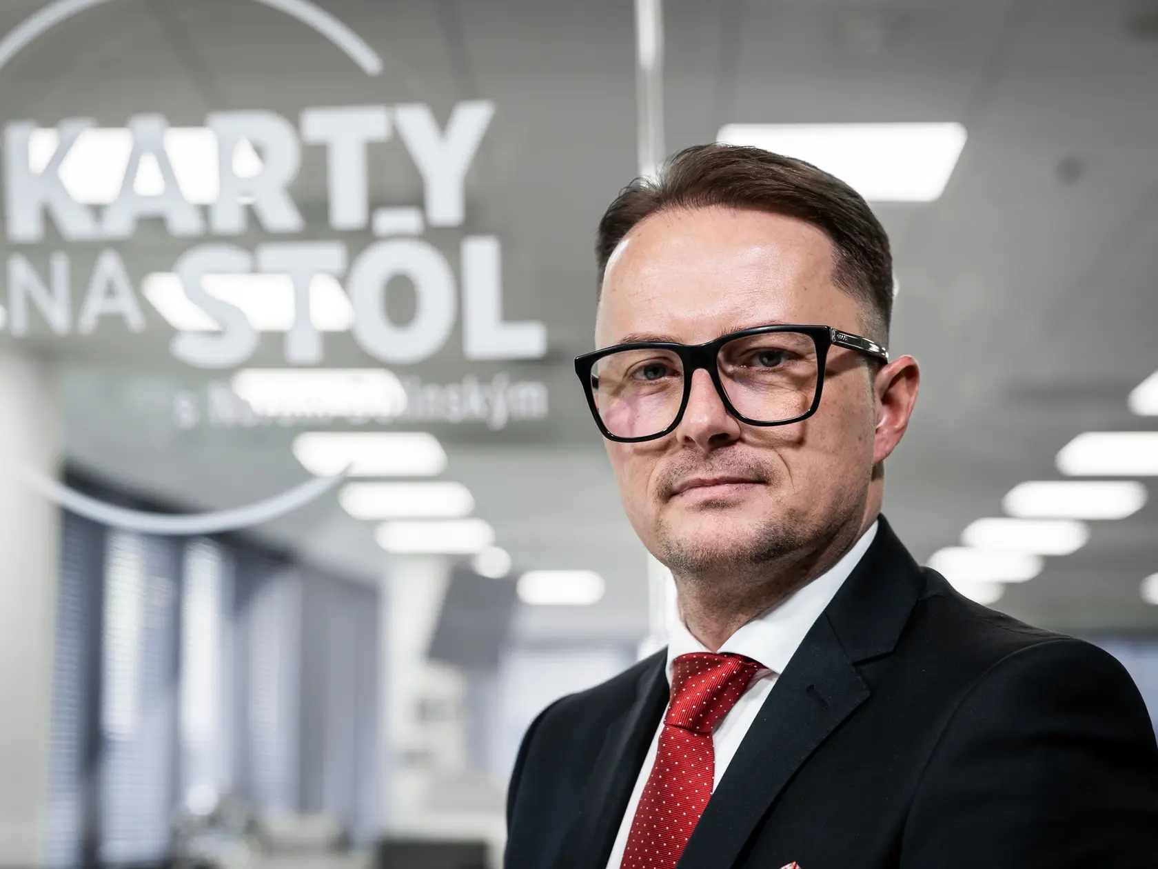 Diskusná relácia "Karty na stôl", ktorej hosťom bol Miroslav Řádek.