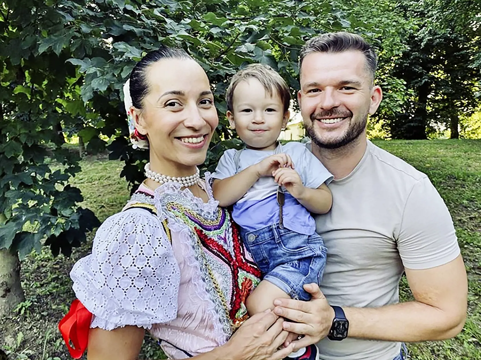 Manželka Dušana a syn Richard
prinášajú veľa radosti (vľavo).
Manželka pomáha Števovi
napríklad s prezentáciou či organizáciou.