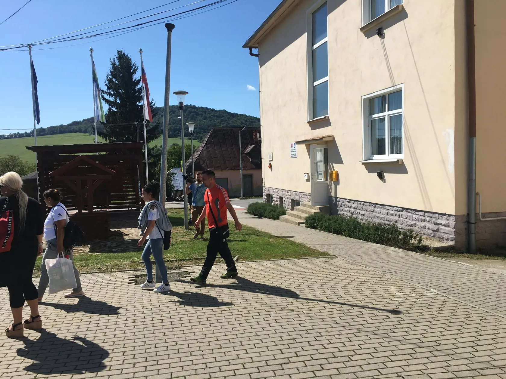 Starosta V. Mirošova chodil do práce po prepustení z vyšetrovacej väzby aj s elektronickým náramkom.