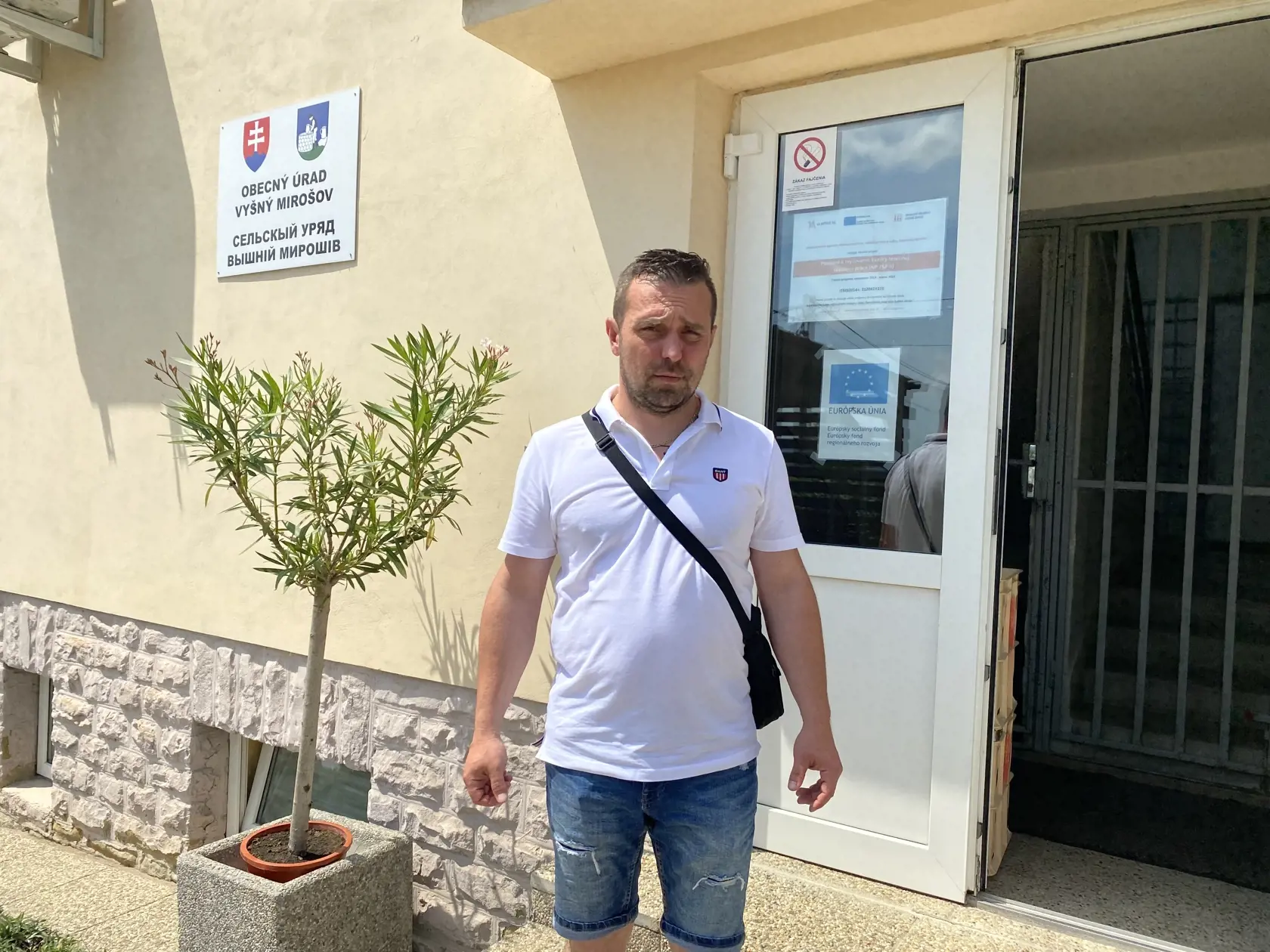 Starosta obce Vyšný Mirošov (okres Svidník) deväť rokov čelil stíhaniu za machinácie s financiami obce, odvtedy mu pribudli ďalšie obvinenia aj obžaloby. On však vraví o nedorozumení a porušenie zákona odmieta.