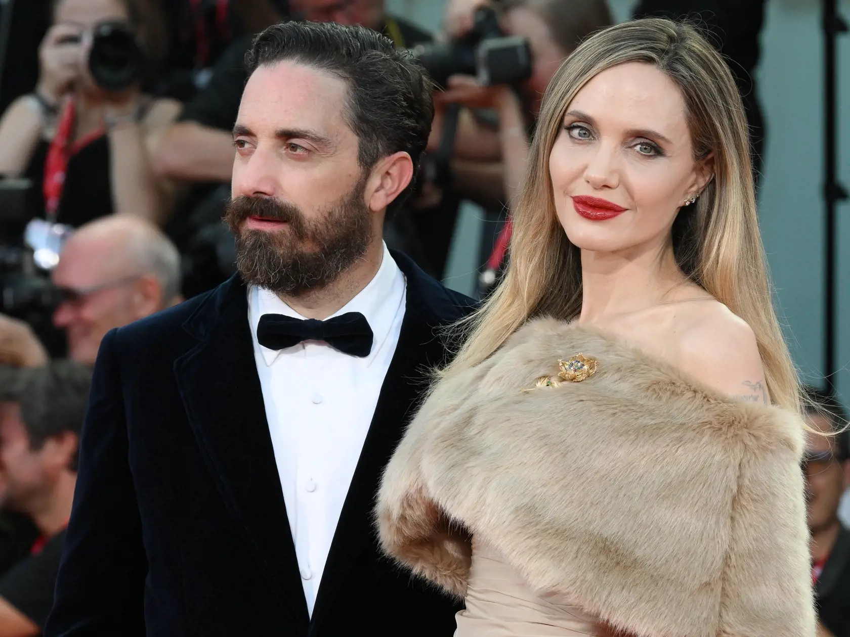 Angelina Jolie v Benátkach s režisérom filmu Maria.