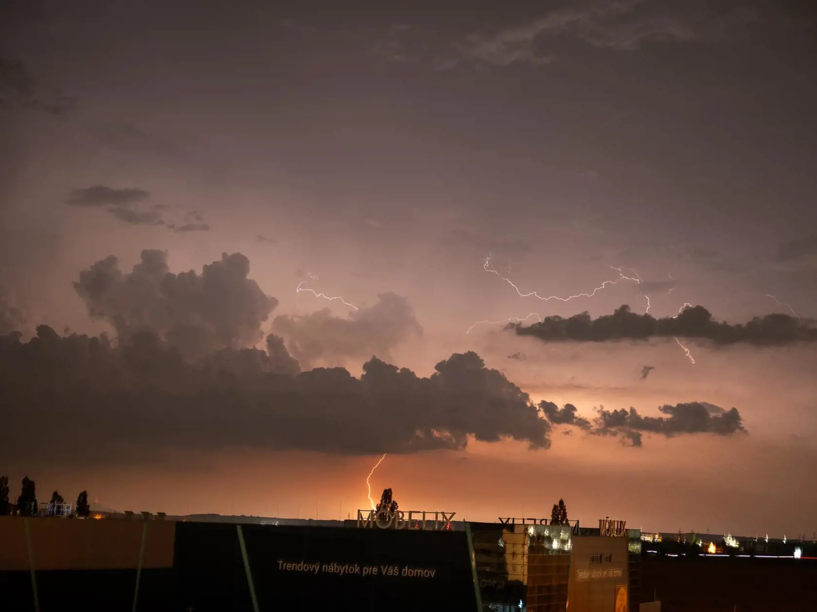 Nočná búrka a blesky, Nitra