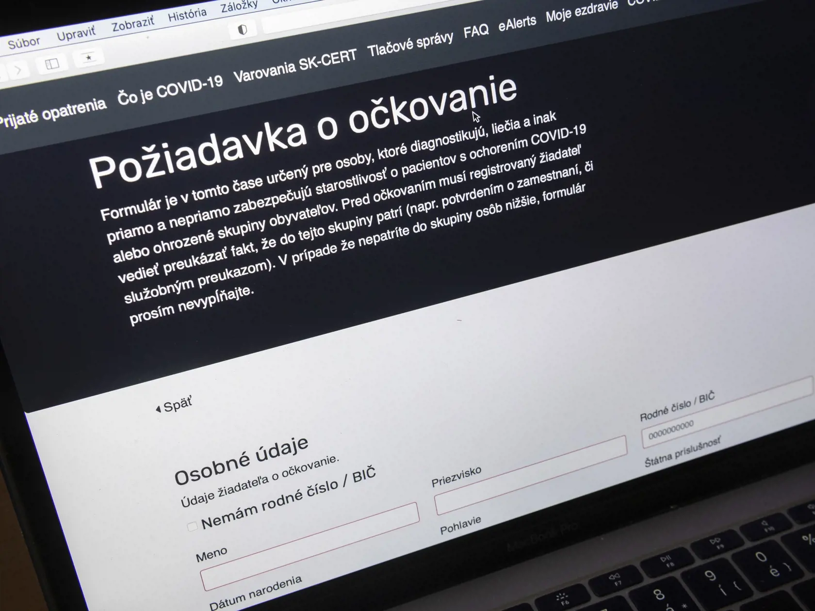 Online registračný formulár na očkovanie proti ochoreniu COVID-19 je na stránke korona.gov.sk. FOTO TASR - Jaroslav Novák