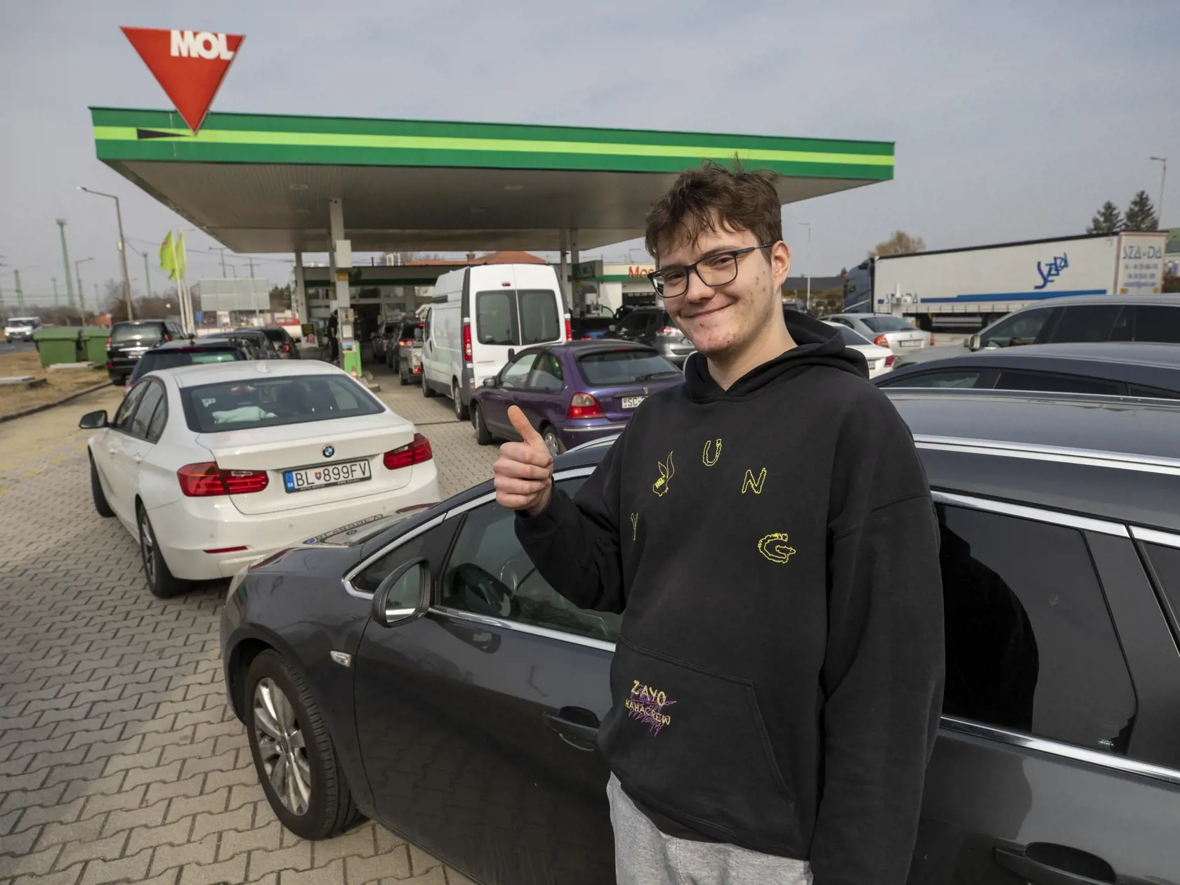 Na snímke sú aktuálne ceny pohonných hmôt v Maďarsku.
