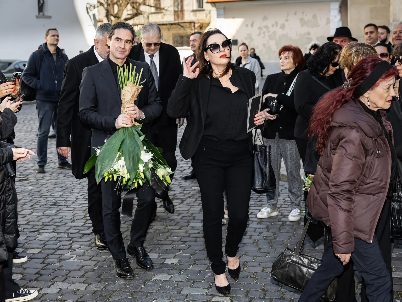 Posledná rozlúčka s hercom Štefanom Kvietikom za účasti rodiny aj verejnosti v Katedrále sv. Martina v Bratislave.