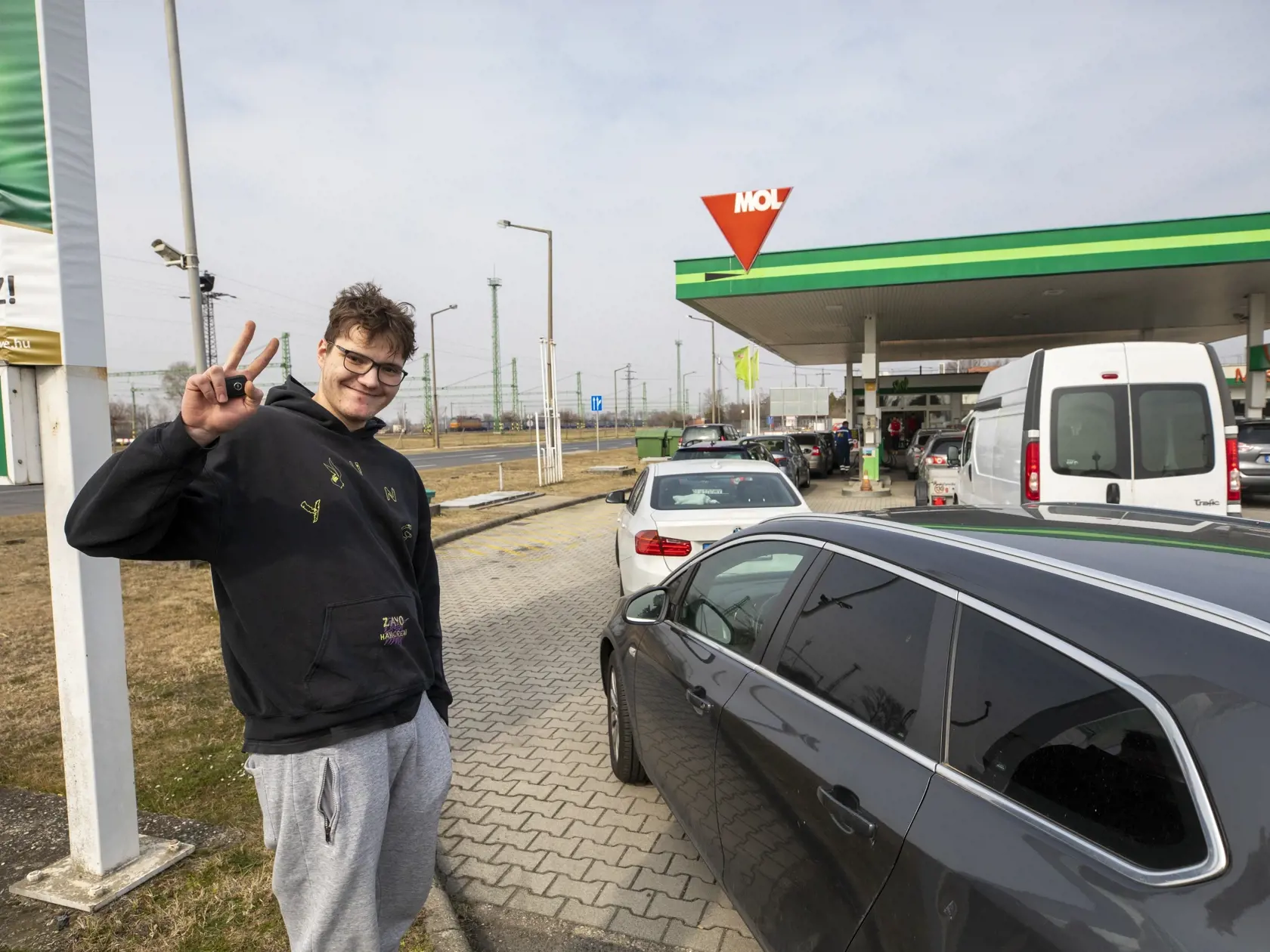 Na snímke sú aktuálne ceny pohonných hmôt v Maďarsku.