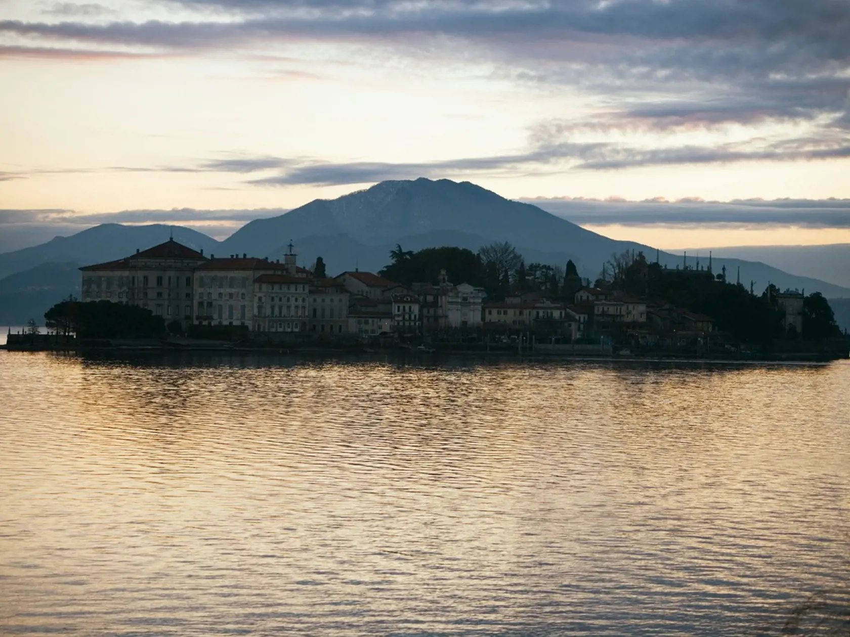 Medzi štyrmi obeťami nehody lode na talianskom jazere Lago Maggiore boli dvaja dovolenkujúci zamestnanci talianskej tajnej služby a jeden Izraelčan. (Ilustračné foto)
