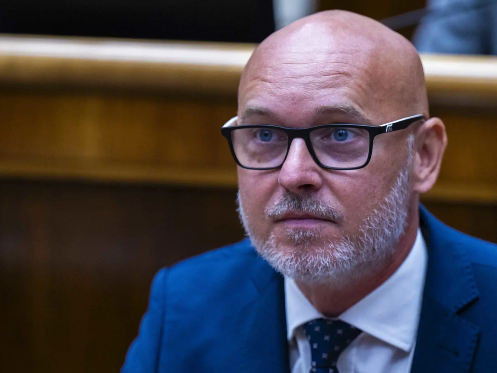 Branislav Gröhling (SaS) vymenil červené okuliare za tmavé.