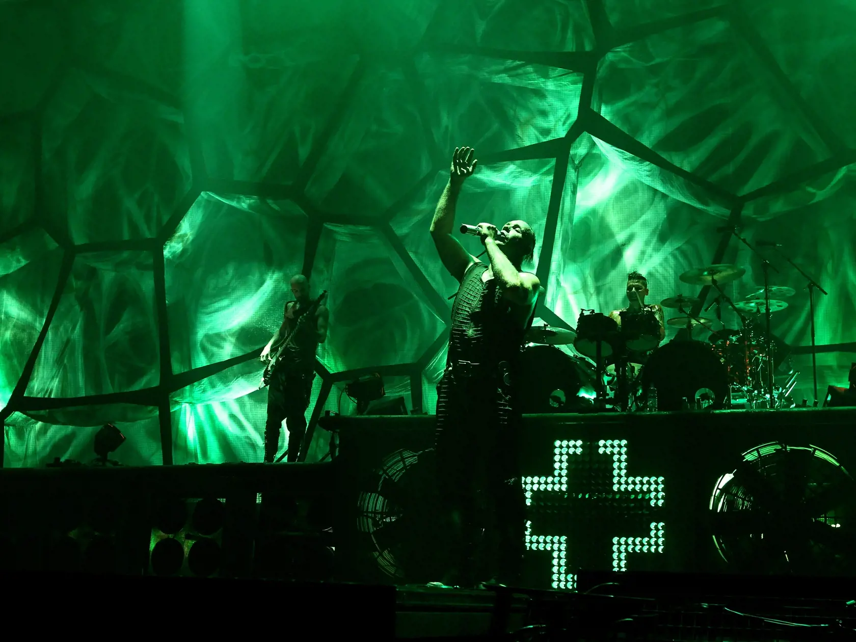 Koncert skupiny Rammstein v Bratislave. Zimny stadion Ondreja Nepelu.
Lider skupiny - Till Lindemann