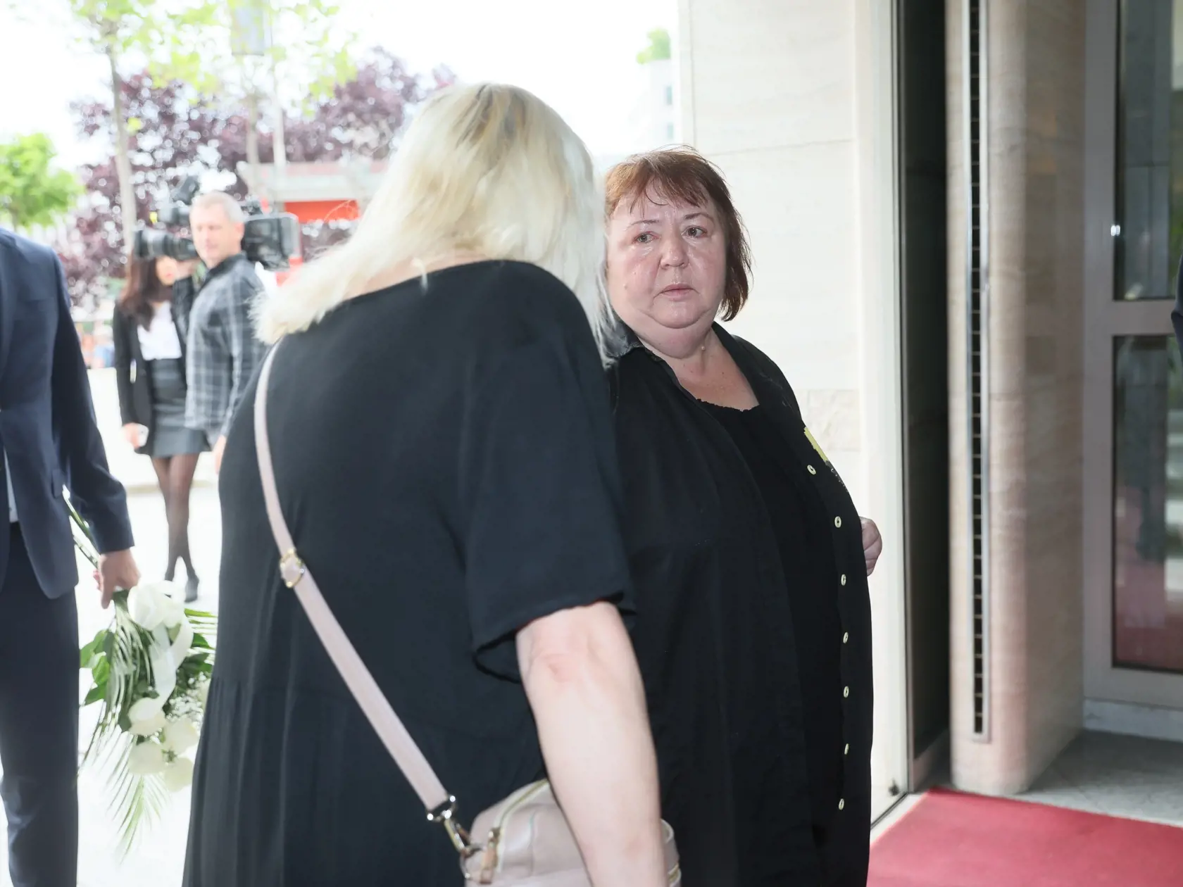 Posledná rozlúčka s Danom Heribanom († 43) v SND. Daniela Gudabová alias stará Blažková z Hornej Dolnej.