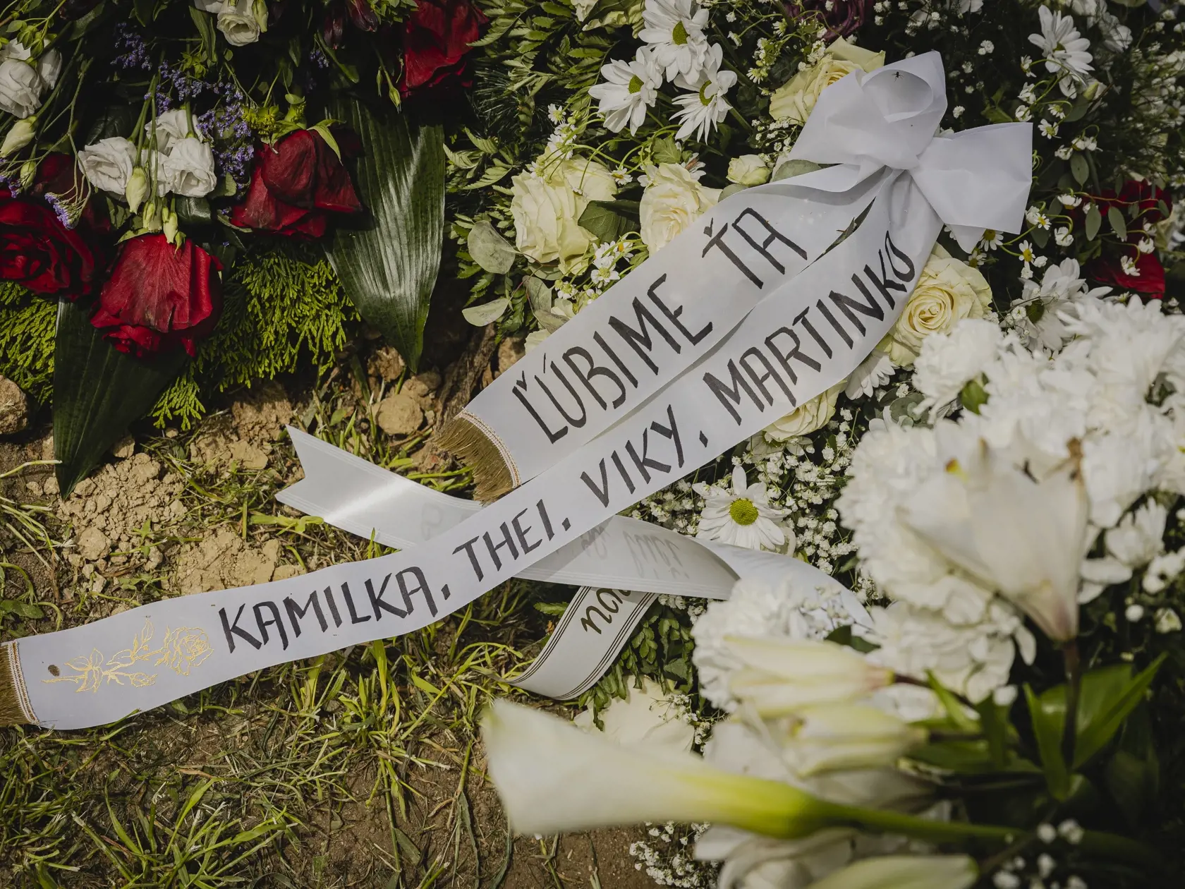 Na snímke miesto posledného odpočinku zosnulého slovenského herca Daniela Heribana na cintoríne v obci Suchá nad Parnou.