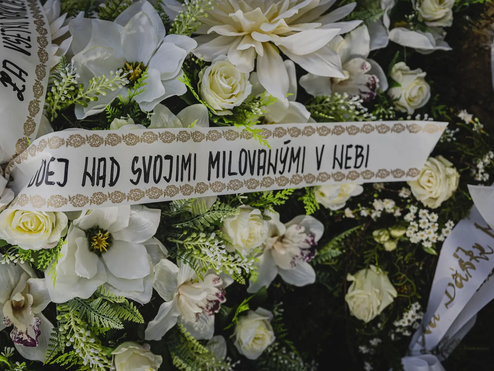 Na snímke miesto posledného odpočinku zosnulého slovenského herca Daniela Heribana na cintoríne v obci Suchá nad Parnou.