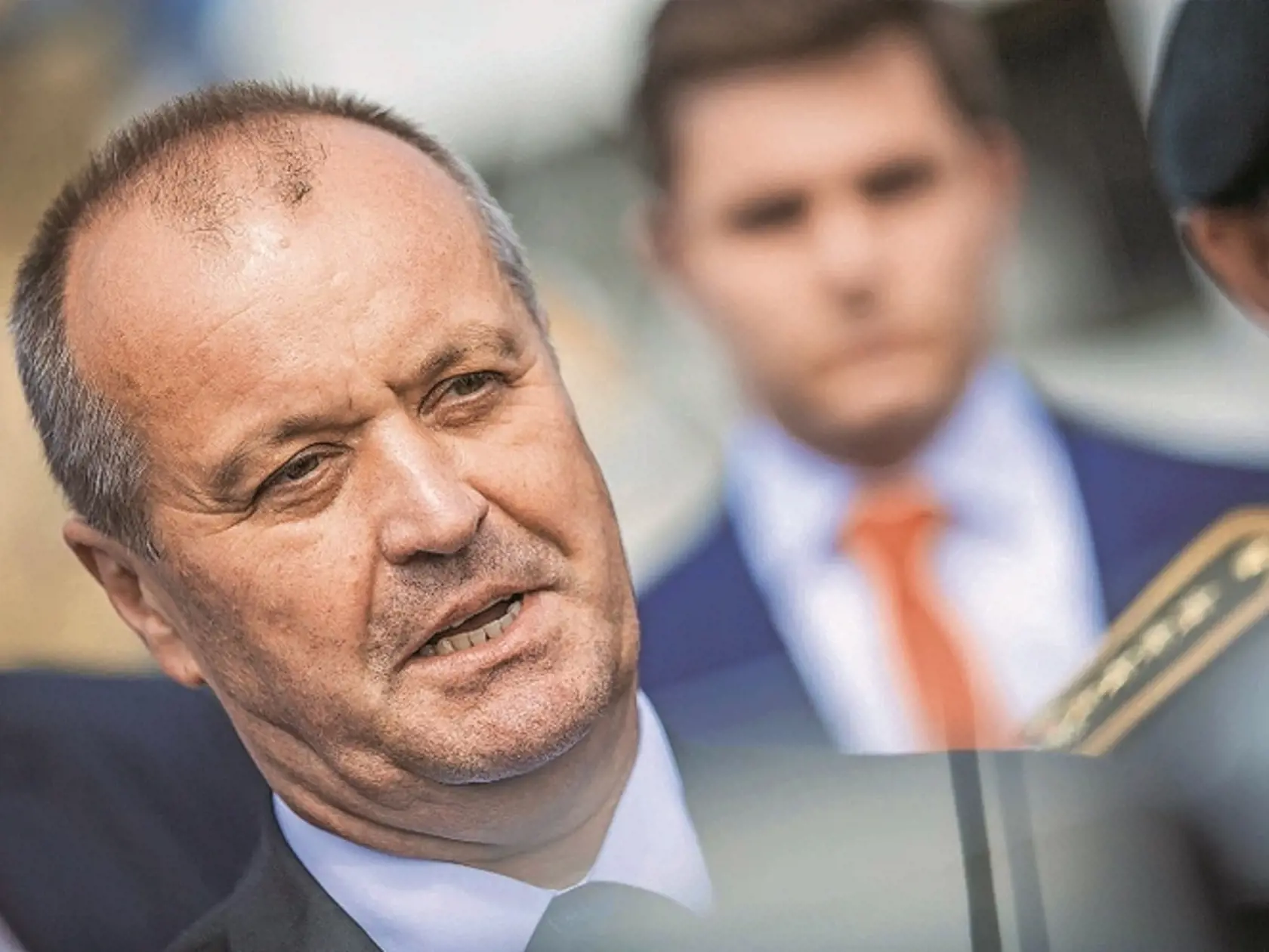 Minister Peter Gajdoš sa môže v práci cítiť ako doma. Navaria mu to, čo manželka.