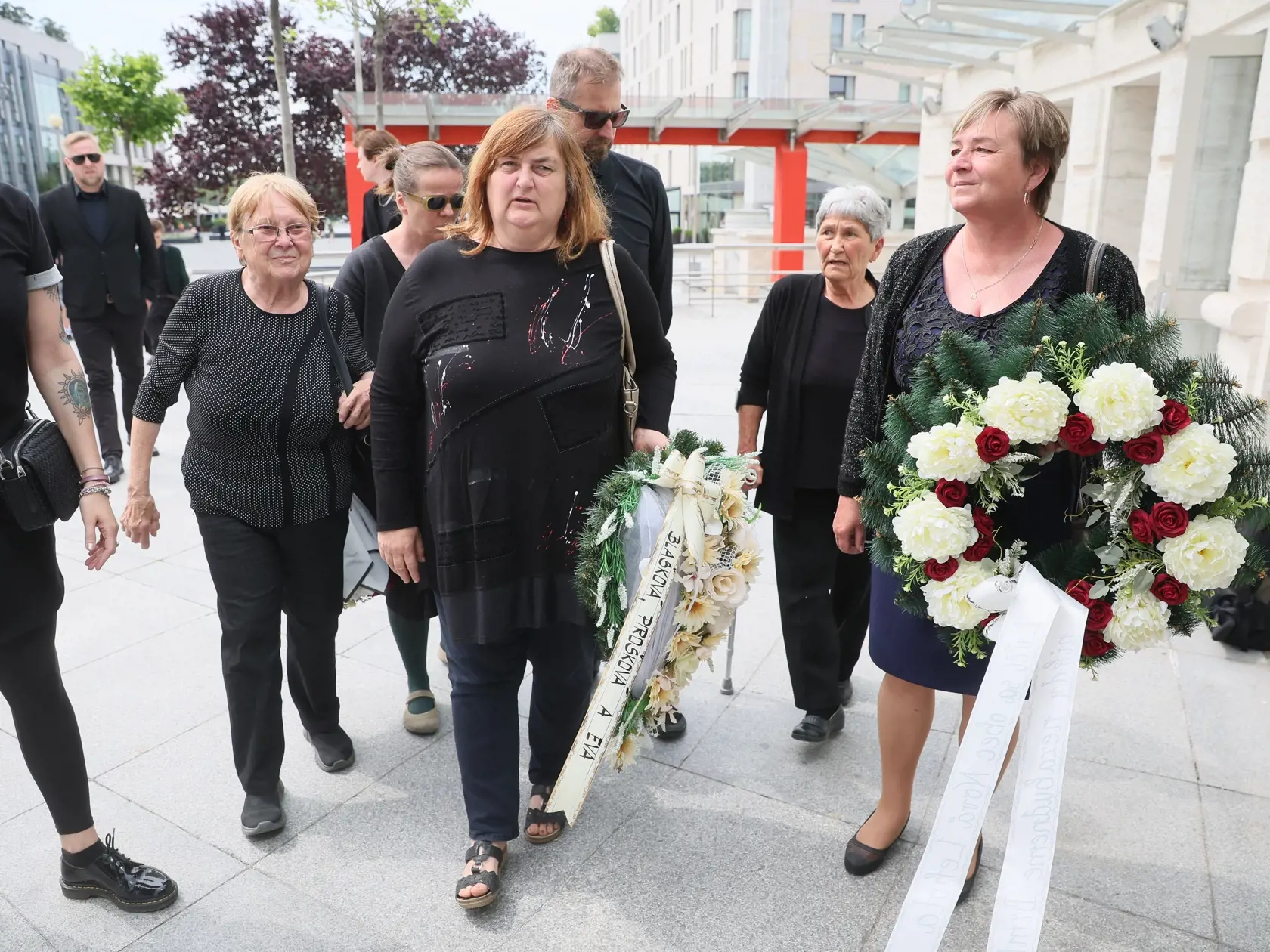 Rozlúčka s Danom Heribanom. Prišli aj tetušky z Hornej Dolnej.