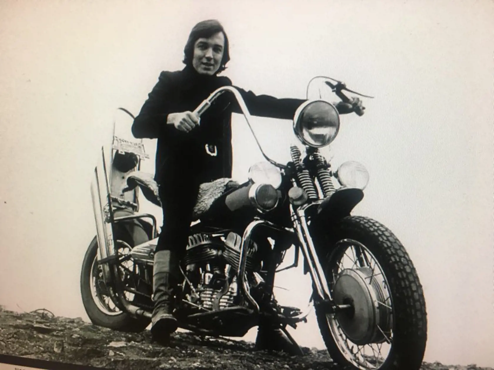 Karel Gott ako mladý motorkár.