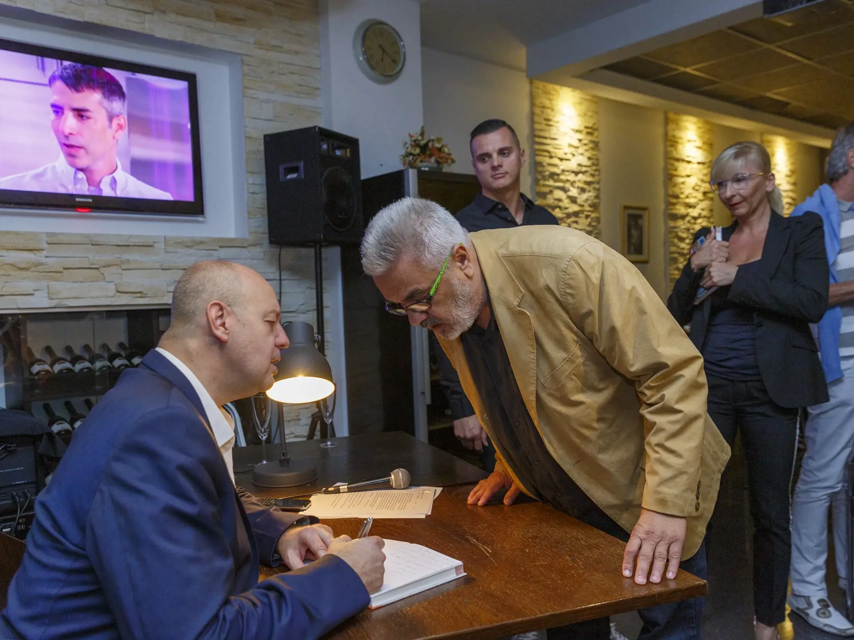 Pred dvomi rokmi Rusko pokrstil svoju novú knihu. Vtedy ešte dúfal, že zostane na slobode.