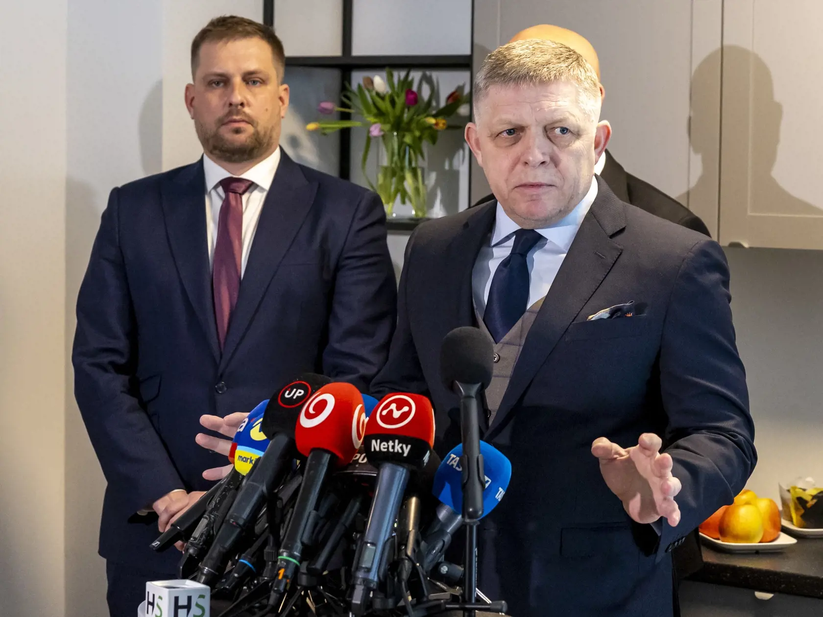 Tlačová konferencia predsedu vlády SR Roberta Fica a ministra dopravy SR Jozefa Ráža. Na snímke je premiér SR Robert Fico. 