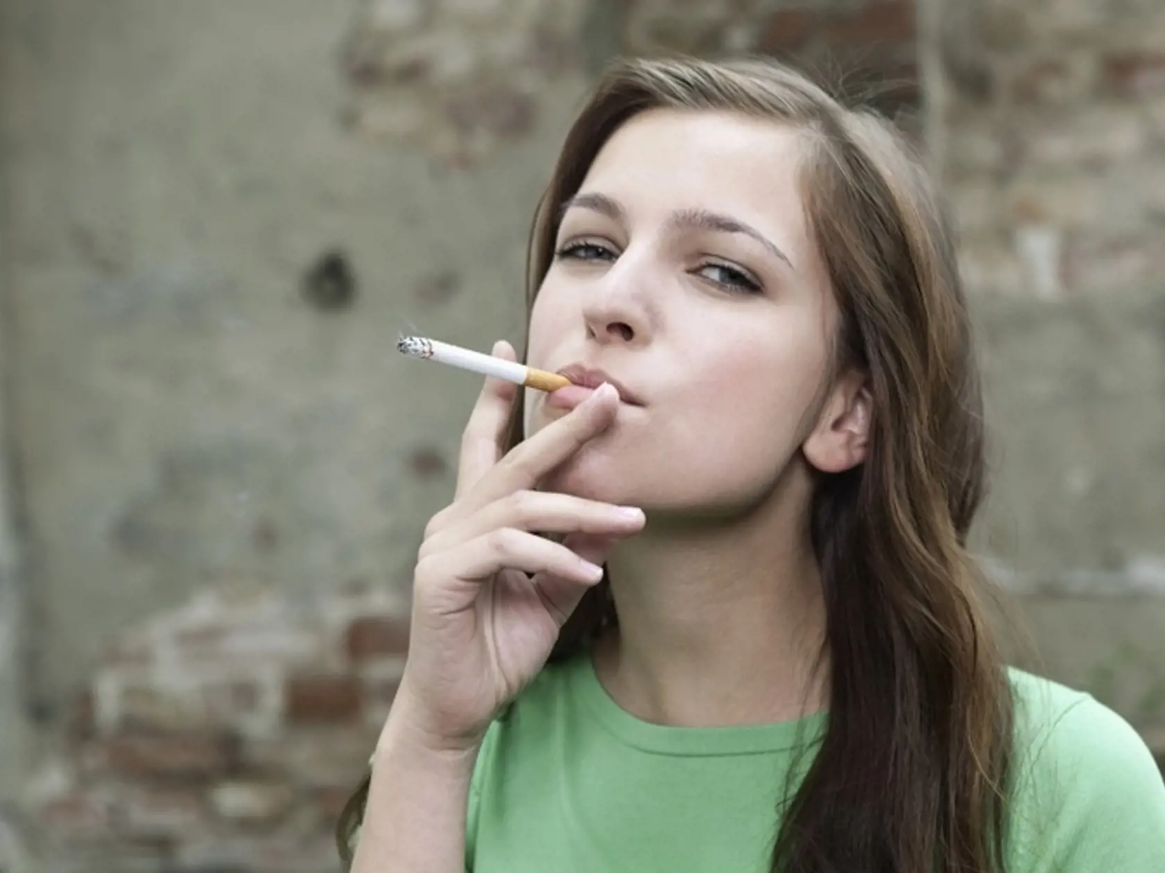 Už dnes tvorí daň v prípade cigariet a tabaku na ich vlastnoručné zhotovenie podstatnú časť ich ceny. Preto možno očakávať, že sa vyššia daň do konečnej ceny premietne v plnej miere.