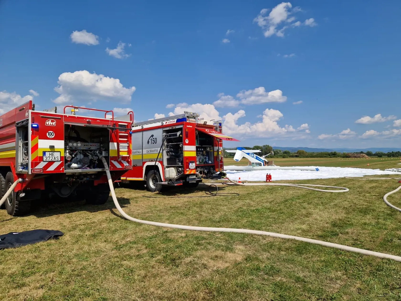 Pád lietadla v Kamenici nad Cirochou, v sobotu 17.8.2024. Na mieste zasahovali aj DHZ Kamenica nad Cirochou.