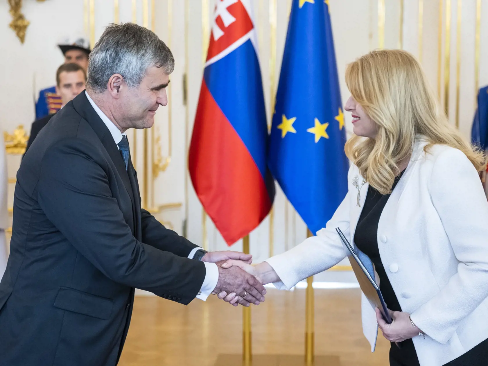 Na snímke zľava veľvyslanec SR v Rakúskej republike s priakreditáciou pre Stálu misiu SR pri OSN a OBSE vo Viedni Peter Mišík počas vymenovania veľvyslancov SR prezidentkou SR Zuzanou Čaputovou v Prezidentskom paláci.