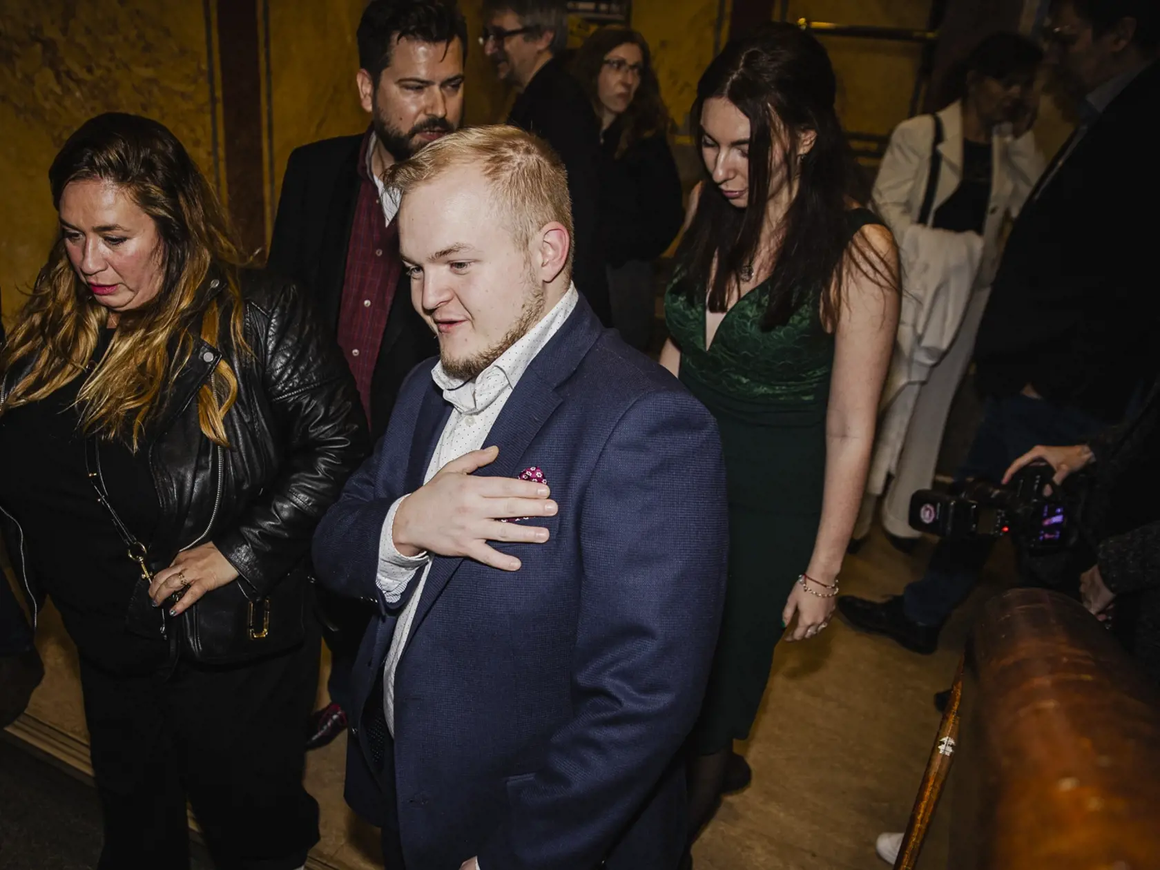 Na snímke Artur Štaidl s priateľkou počas slávnostnej premiéry minisérie Iveta - skutočný príbeh Ivety Bartošovej pokračuje, ktorá sa konala v pražskom kine Lucerna.