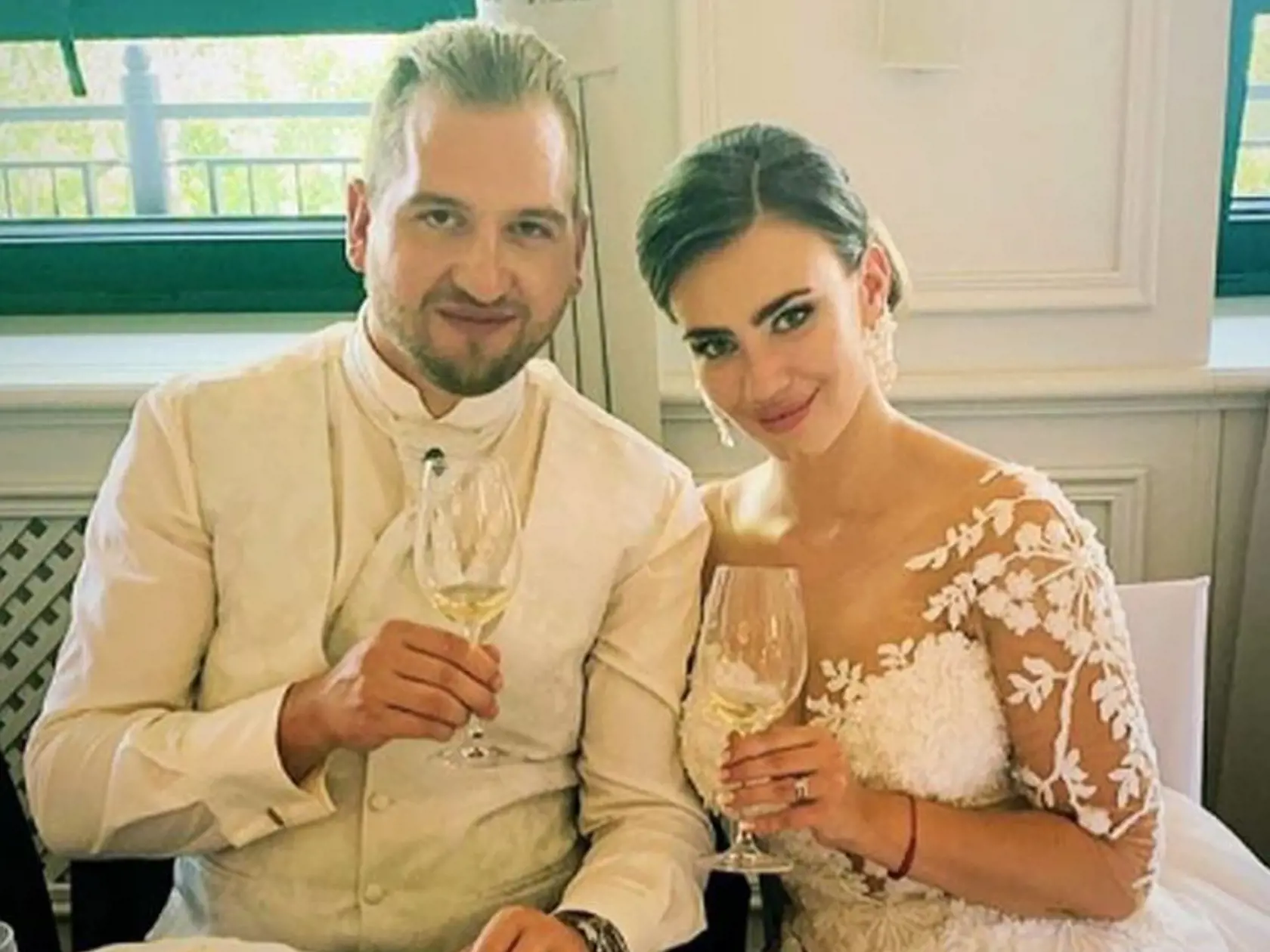 Samuel Tomeček s manželkou Sophie. Dvojica sa rozvádza.
