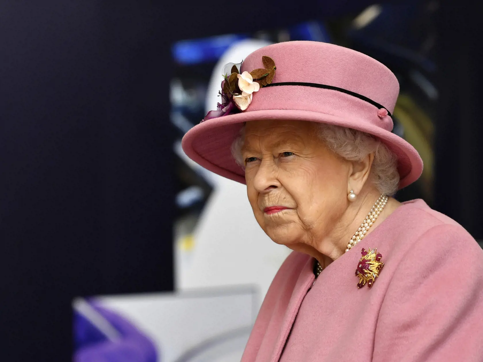Britská kráľovná Alžbeta II. prišla 15. októbra 2020 na návštevu Laboratória pre obranné vedy a technológie (DSTL) v Portone Down.