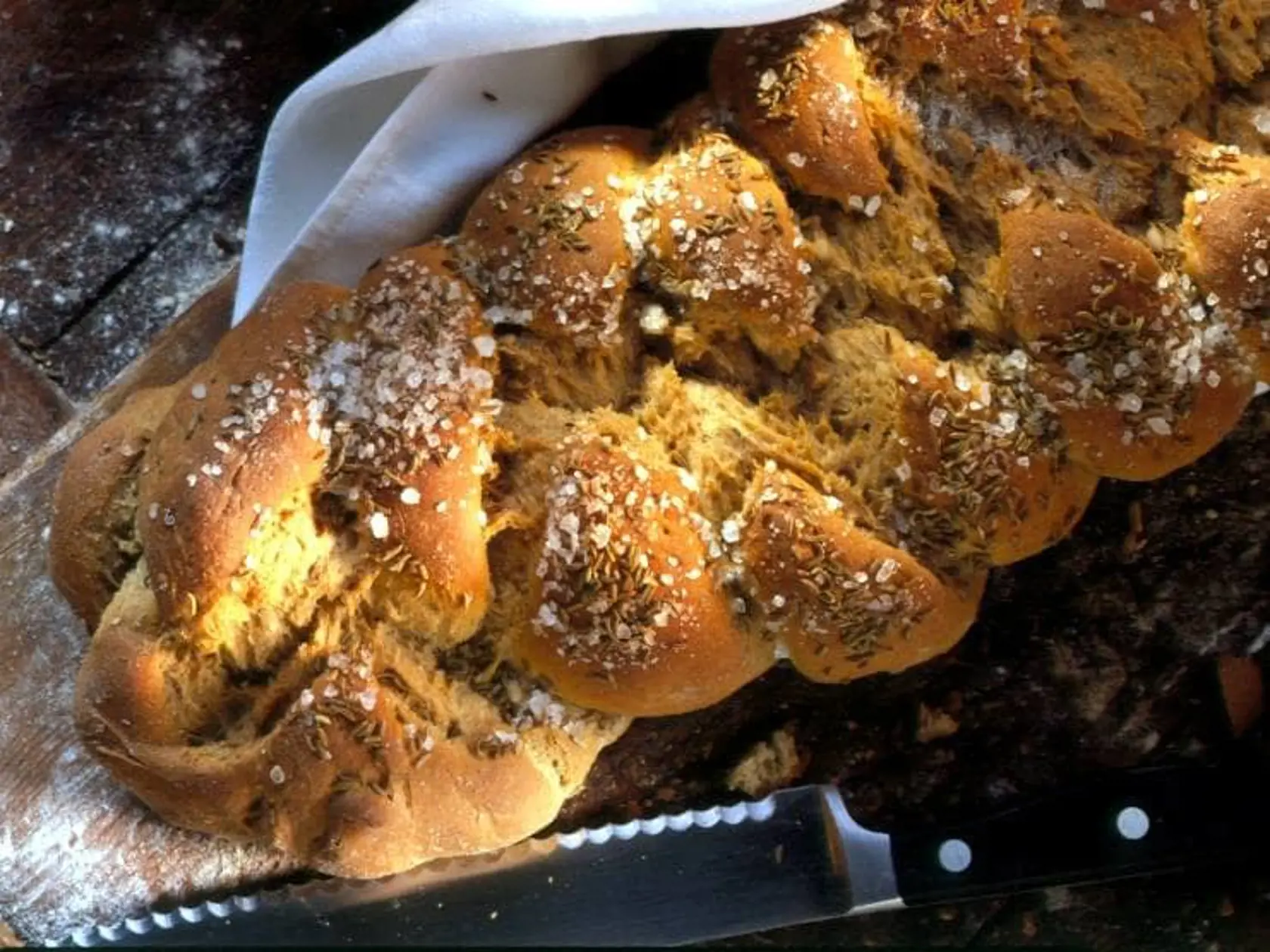 Čerstvé pečivo a kysnuté koláče by ste mali jesť len v miere.