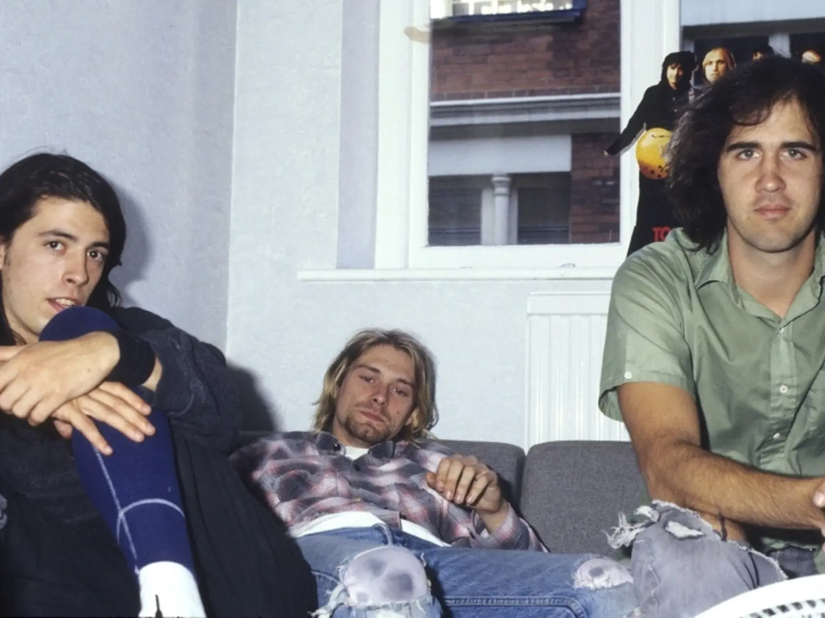 Kurt Cobain (v strede) s členmi Nirvana Davom Grohlom (vľavo) a Kristom Novoselicom.