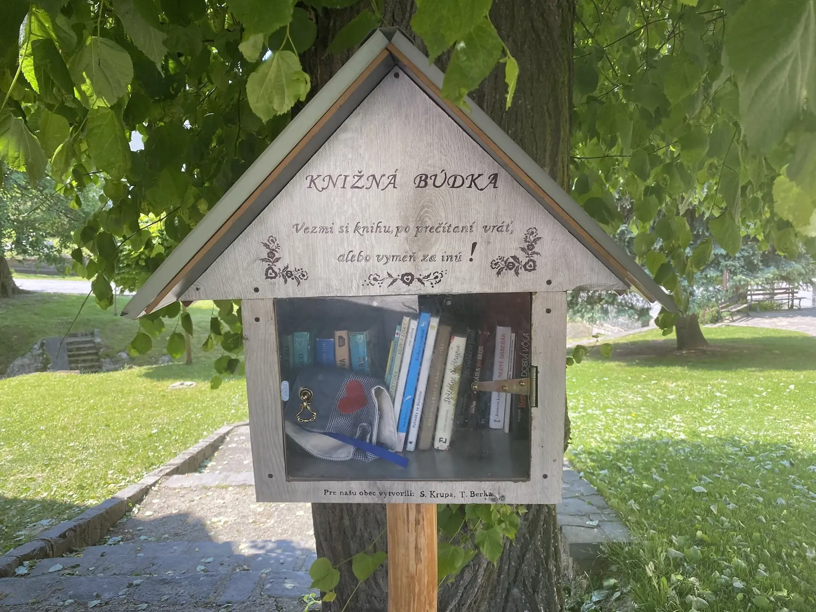 Knižná búdka v Okružnej.