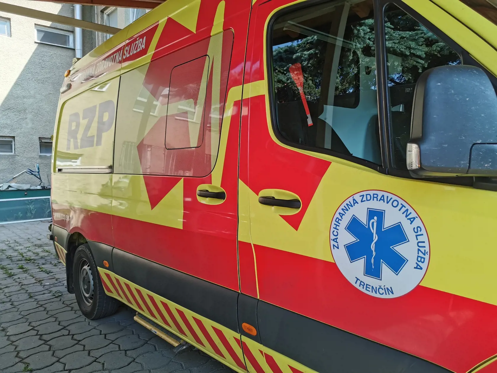 Záchranári sa pri práci stretávajú aj s tým, že pri príchode k pacientovi im nešťastník hneď aj povie svoju diagnózu, ktorú si doslova vygooglil na internete.