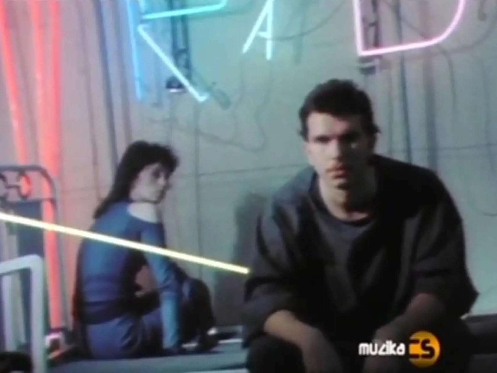 1983: Müller nahral svoju úplne prrvú pieseň Rádio so skupinou Burčiak.