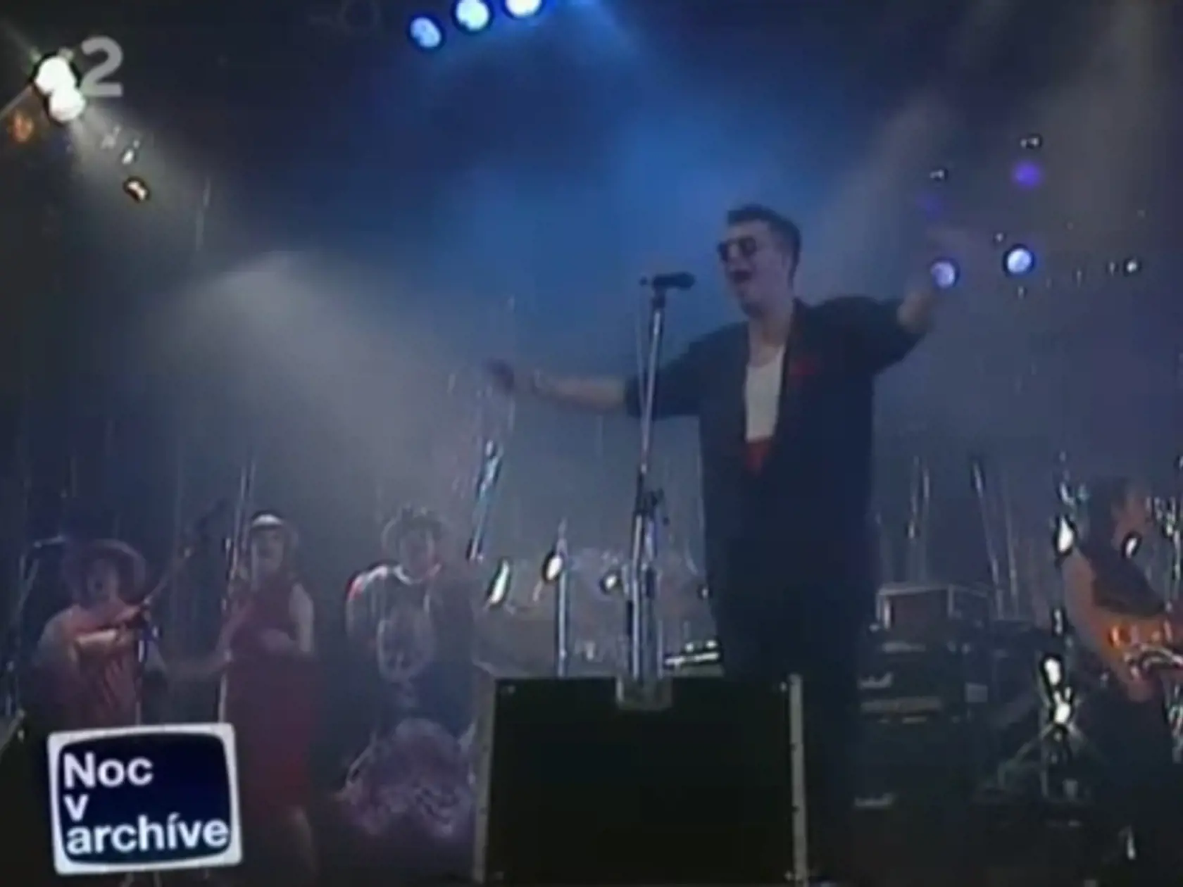 1989: Richard Müller so skupinou Banket zvíťazil na Bratislavskej lýre s pesničkou Aj ty!.