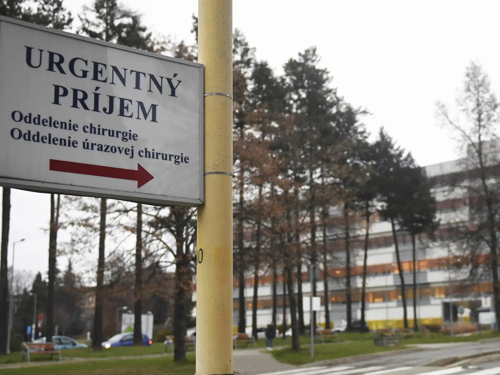 Na snímke tabuľa s nápisom Urgentný príjem pre oddelenia chirurgie a úrazovej chirurgie Fakultnej nemocnice s poliklinikou (FNsP) J. A. Reimana v Prešove. Ilustračné foto