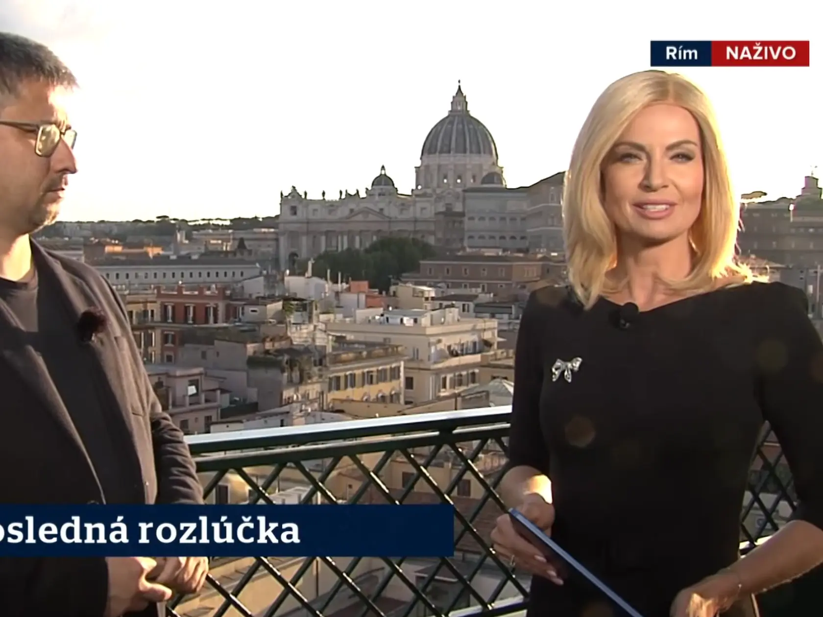 Moderátorka Marianna Ďurianová prinášala informácie priamo z Vatikánu. Diváci však riešili to, či má alebo nemá parochňu.