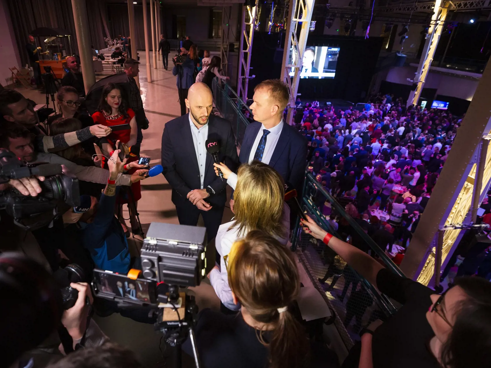 Na snímke uprostred sprava predseda SPOLU - občianskej demokracie Miroslav Beblavý a líder koalície strán Progresívne Slovensko - Spolu Michal Truban počas tlačovej konferencie po skončení volieb do NR SR vo volebnej centrále koalície v Bratislave 29. februára 2020. FOTO TASR - Jaroslav Novák