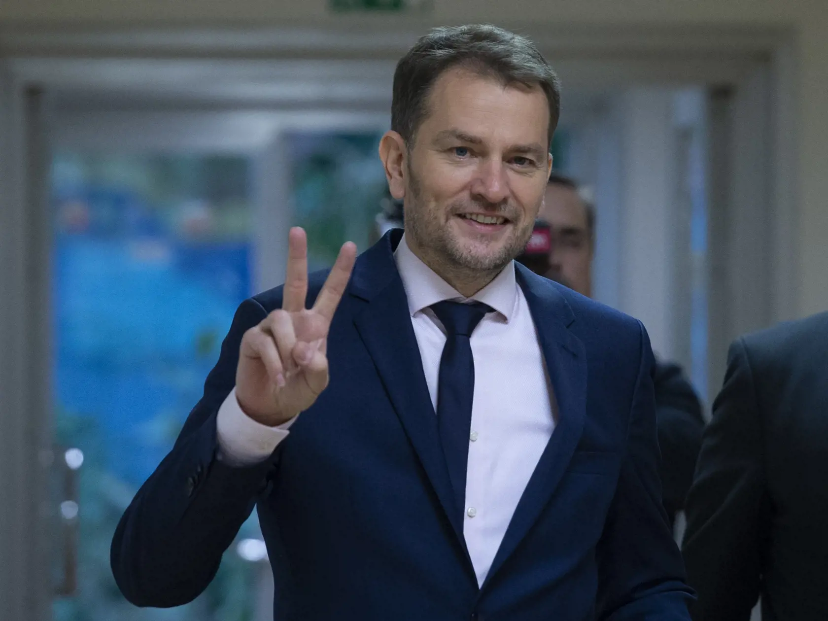 Na snímke líder politickej strany OĽaNO Igor Matovič prichádza do štúdia RTVS na diskusiu v televíznej relácii O 5 minút 12 v Bratislave 1. marca 2020. FOTO TASR - Pavel Neubauer