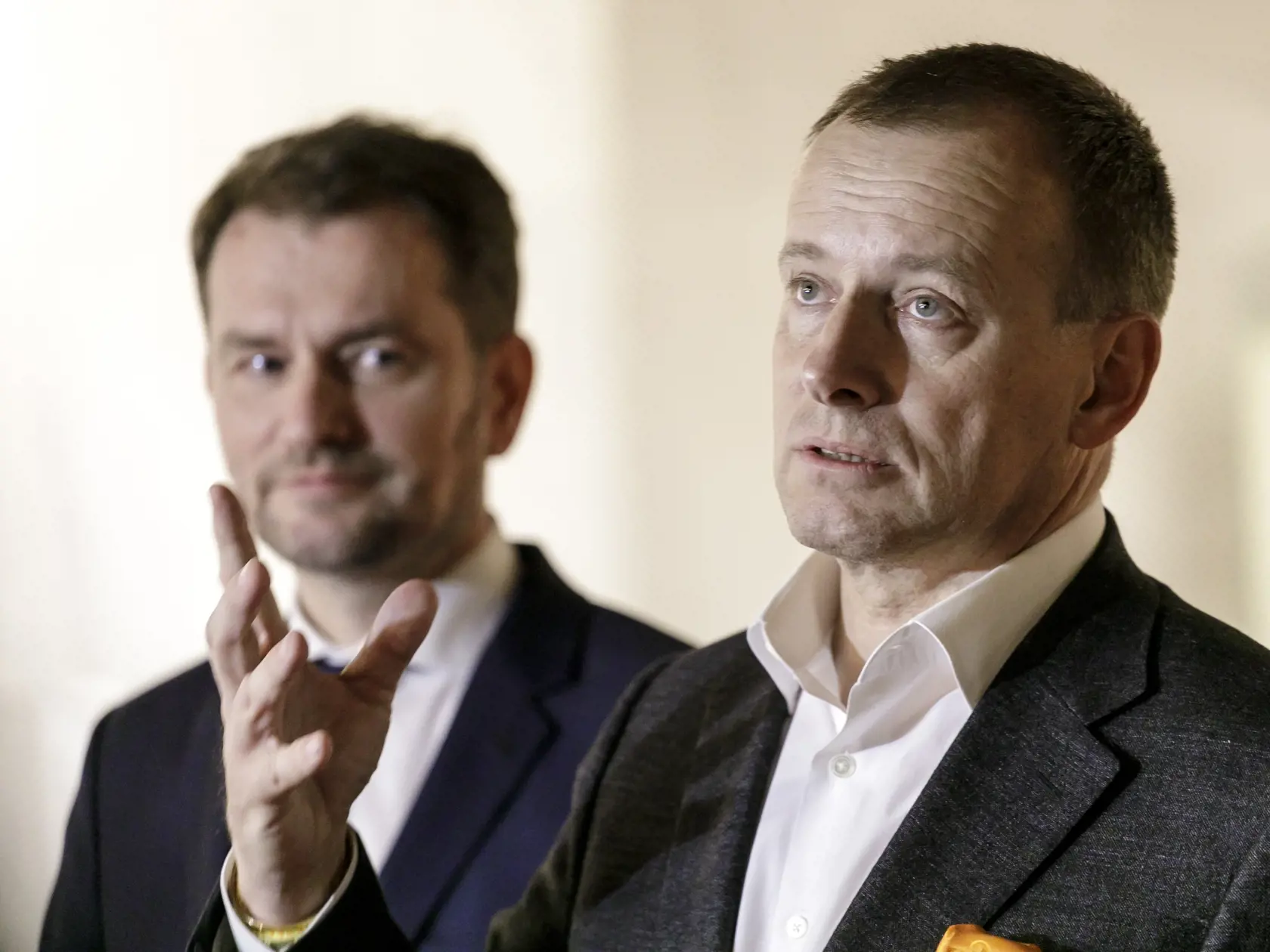 Na snímke zľava líder OĽaNO Igor Matovič, poverený zostavením vlády a predseda hnutia Sme rodina Boris Kollár počas tlačovej konferencie po spoločnom rokovaní v Bratislave 4. marca 2020. FOTO TASR - Dano Veselský
