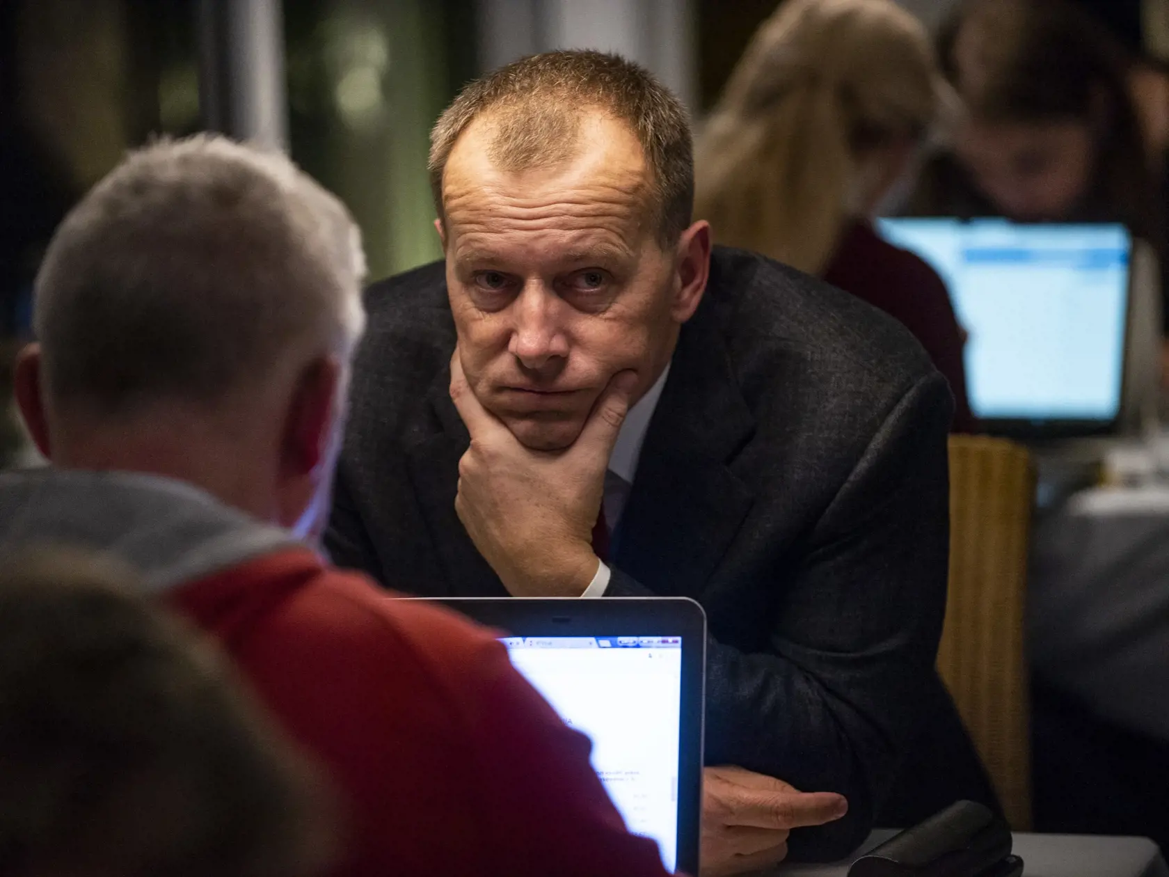 Na snímke líder hnutia Sme rodina Boris Kollár vo volebnej centrále strany počas volebnej noci 1. marca 2020 v Bratislave. FOTO TASR - Jakub Kotian
