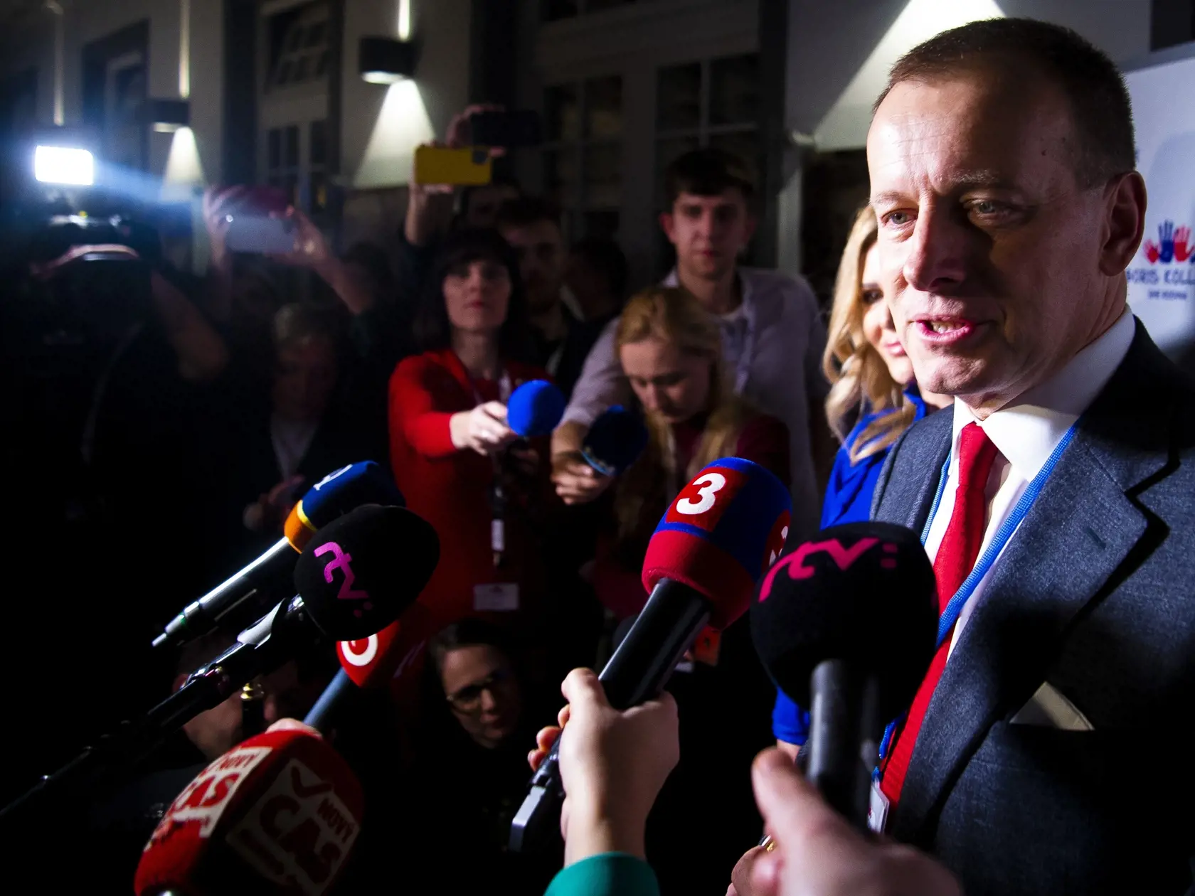 Na snímke líder hnutia Sme rodina Boris Kollár vo volebnej centrále strany po zverejnení prvých volebných odhadov počas volebnej noci 29. februára 2020 v Bratislave. FOTO TASR – Jakub Kotian
