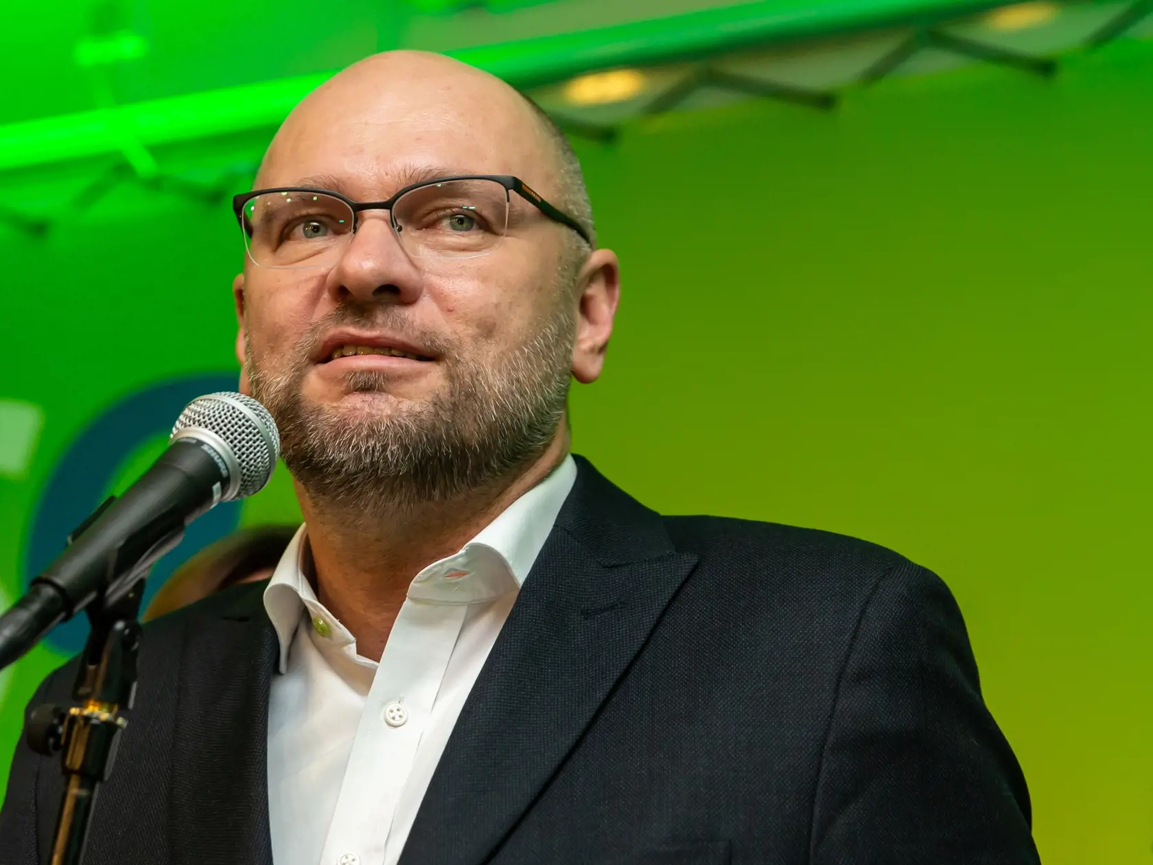 Na snímke je Richard Sulík v centrálnej politickej strany SaS počas volebnej noci do Národnej rady Slovenskej republiky, 29.2.2020.