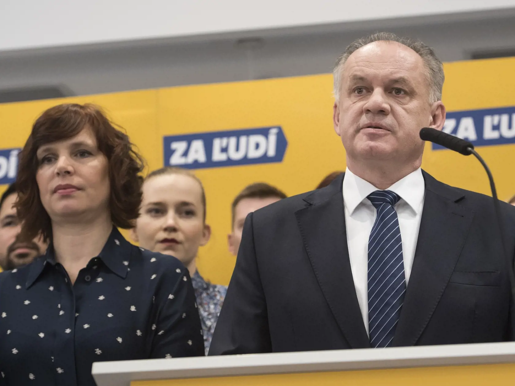 Na snímke vpravo predseda strany Za ľudí Andrej Kiska a vľavo podpredsedníčka strany Veronika Remišová počas tlačovej konferencie po predsedníctve strany 5. marca 2020 v Bratislave. FOTO TASR - Martin Baumann



