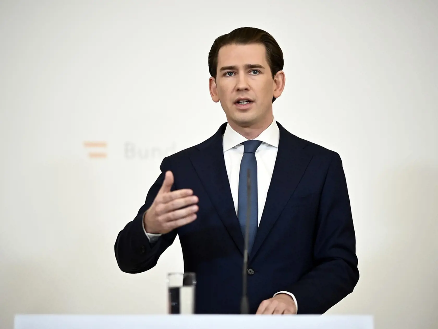 Rakúsky kancelár Sebastian Kurz v sobotu večer oznámil svoj odchod z funkcie.