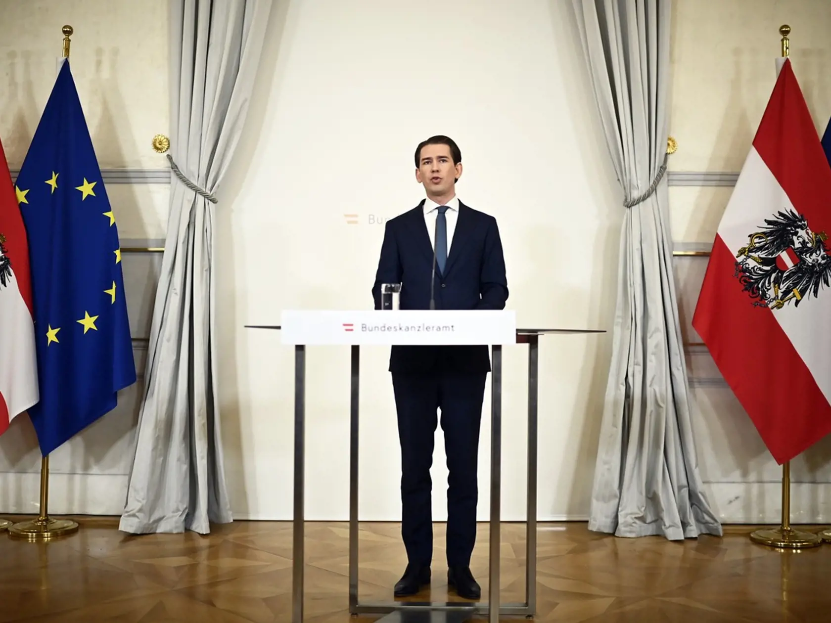 Rakúsky kancelár Sebastian Kurz v sobotu večer oznámil svoj odchod z funkcie.