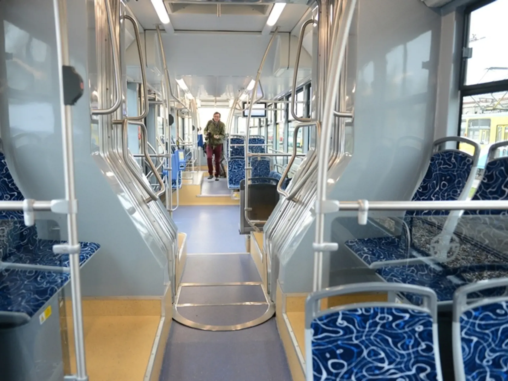 V Košiciach už premávajú nové električky.