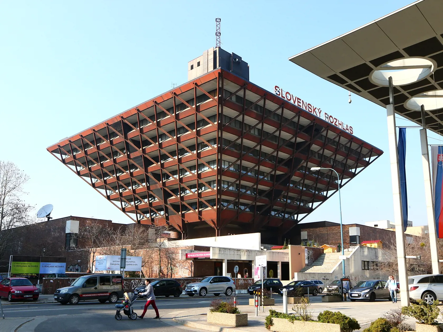 Regióny: Slovenský rozhlas - Pyramída na Mýtnej ulici č. 1 