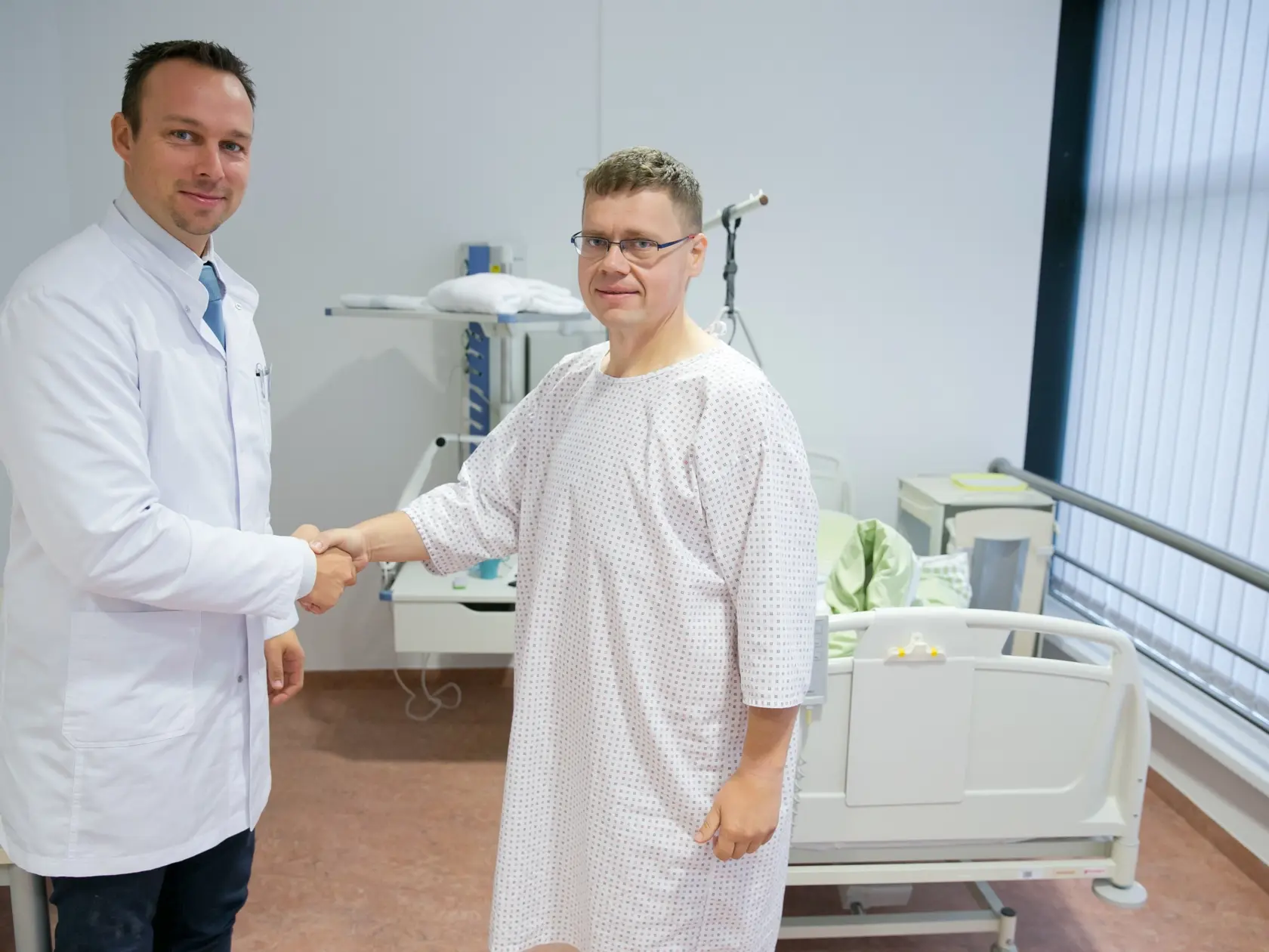 Ján Hodoň absolvoval aj plastickú operáciu, kde mu odobrali prevísajúce časti.
