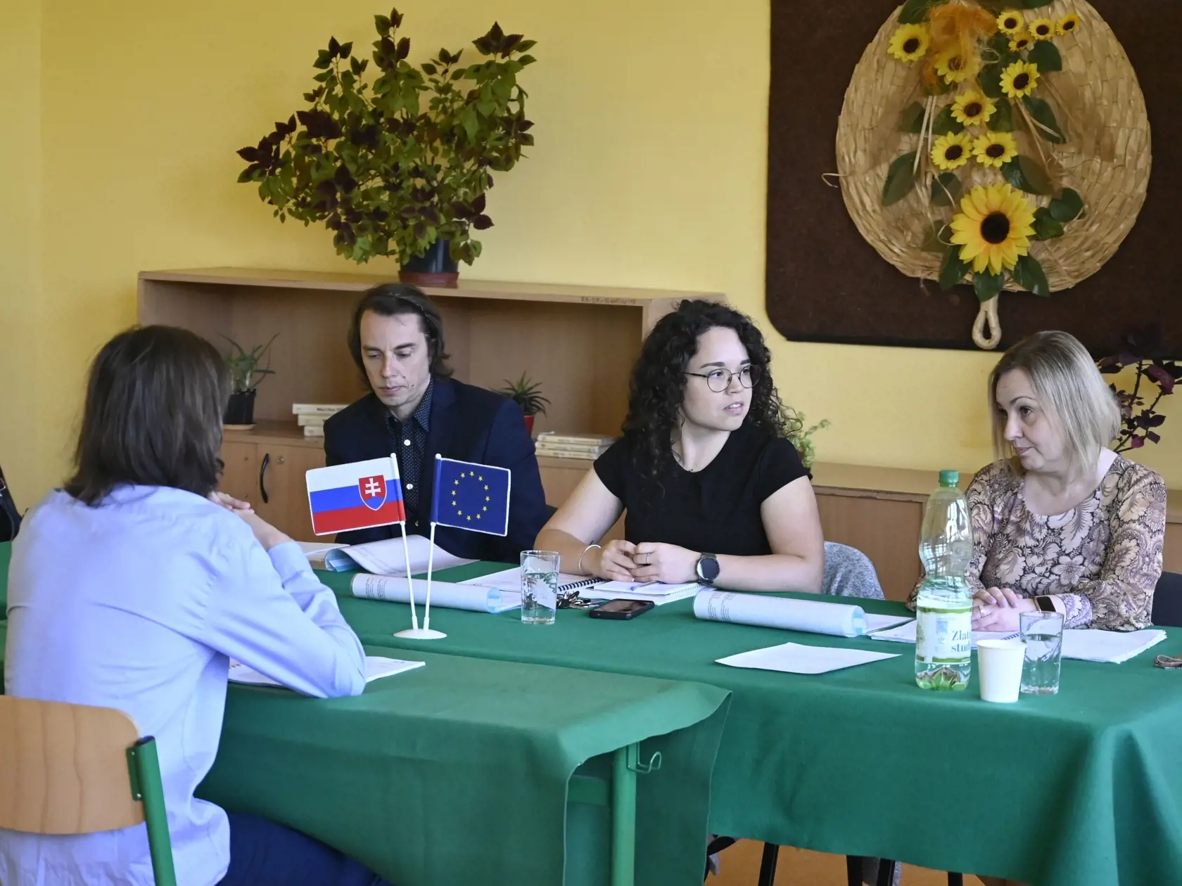 Na Obchodnej akadémii v Trebišove sa začali v pondelok 22. mája 2023 ústne maturitné skúšky. FOTO TASR - Roman Hanc