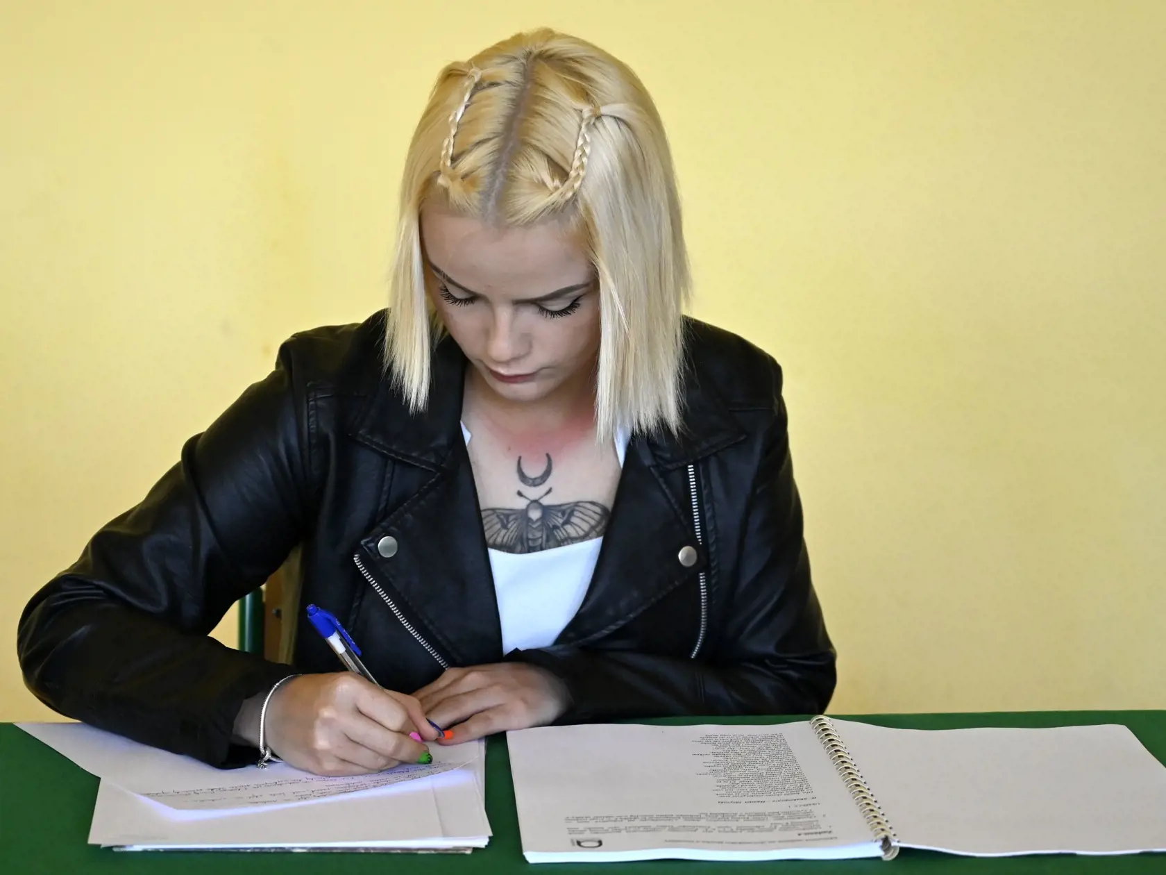 Na Obchodnej akadémii v Trebišove sa začali v pondelok 22. mája 2023 ústne maturitné skúšky. FOTO TASR - Roman Hanc